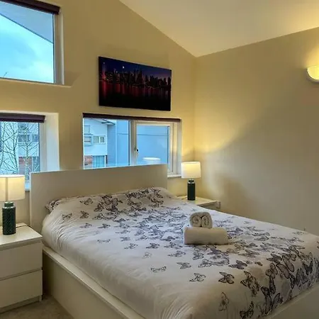 Сasa de vacaciones Cosy House Near Centre And Football Stadium