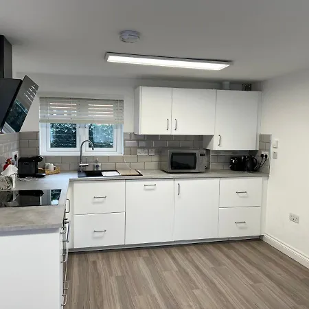 Apartment Appt - Sleeps 2 - Free Parking - 5min-metro Manchester