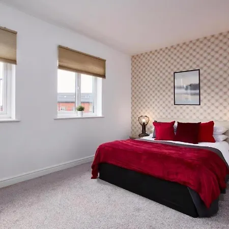 Large 4 Bed House Near Old Trafford - Parking Manchester