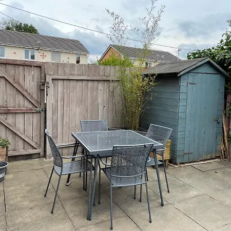 2 Bedroom House With Garden