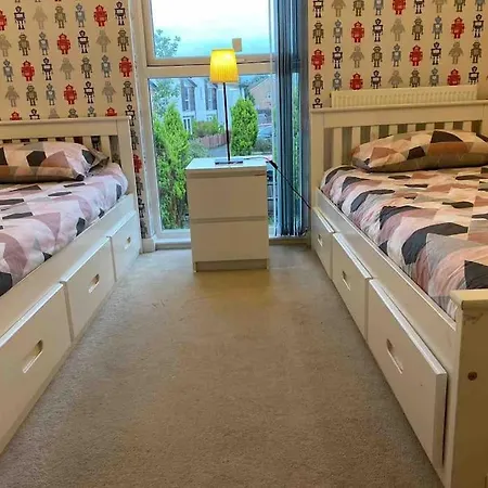 Сasa de vacaciones Cosy House Near Centre And Football Stadium *