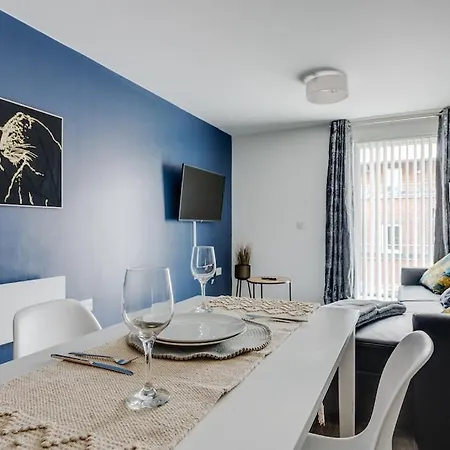 Apartment Living Penthouse With Parking *