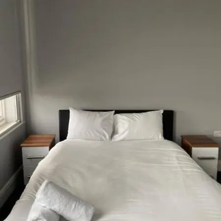 Extra Large 6 Bed 7 Bath Townhouse In 펜션 맨체스터