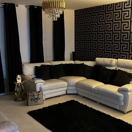 Vila Commonwealth Town House *