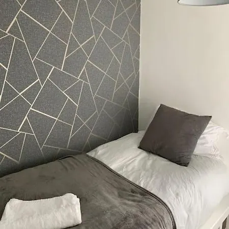 Apartment Contractor Stays By Furnished - Free Parking Manchester