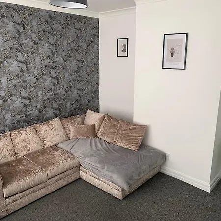 Contractor Stays By Furnished - Free Parking * Manchester