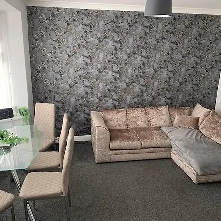 Contractor Stays By Furnished - Free Parking * Manchester