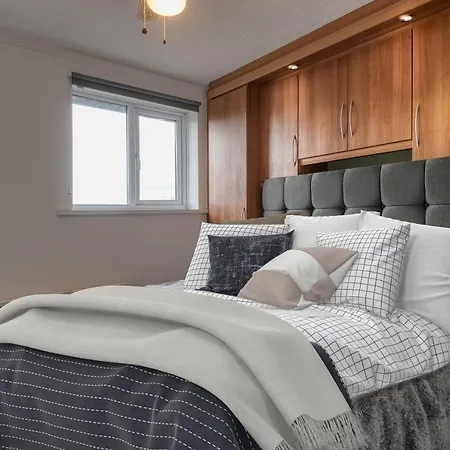 Lovely 3-bed Cosy House In Greater