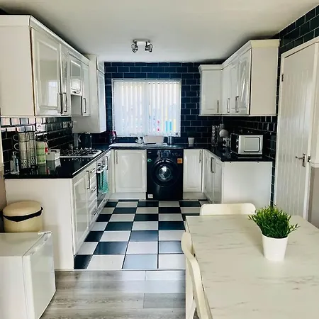 Allenby Walk Private In A 4 Bed Shared House