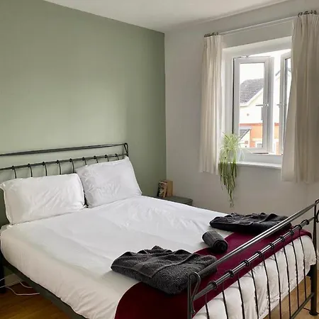 2 Bedroom House With Garden