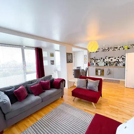 Discover The Ruby Your Ultimate From Free Parking In Perfect For Long Or Short Stays Relocations And Contractors Private Parking Free Wifi Near Centre Apartmán *