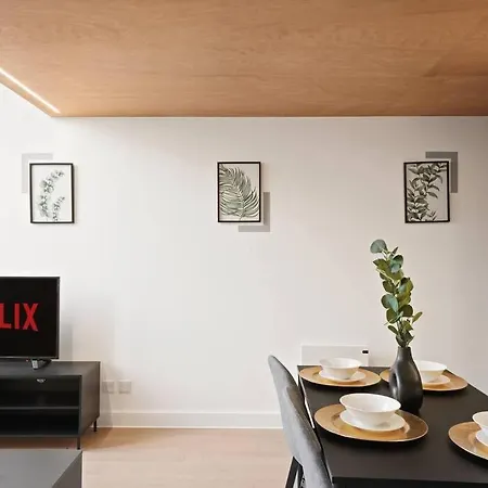 Skygardens - Stylish Duplex - Roof Garden *