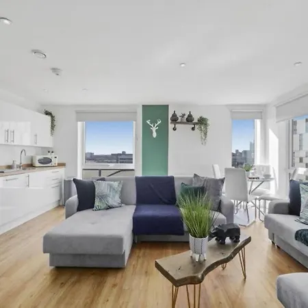 Stunning 3-bedroom Flat With Parking * マンチェスター