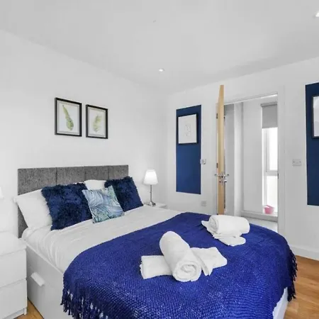 Stunning 3-bedroom Flat With Parking アパート *