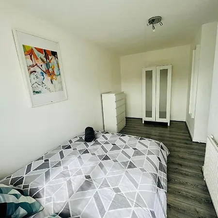 Allenby Walk Private In A 4 Bed Shared House Manchester