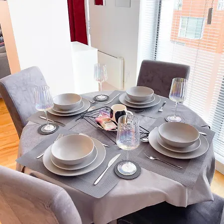 Apartmán Discover The Ruby Your Ultimate From Free Parking In Perfect For Long Or Short Stays Relocations And Contractors Private Parking Free Wifi Near Centre