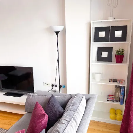 Discover The Ruby Your Ultimate From Free Parking In Perfect For Long Or Short Stays Relocations And Contractors Private Parking Free Wifi Near Centre * Manchester