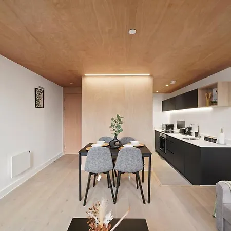 מלון Skygardens - Stylish Duplex - Roof Garden מנצ'סטר