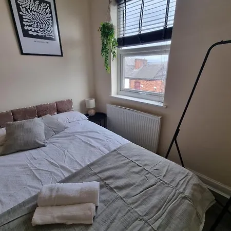Double 2 In Levenshulme Shared Bathroom Guest house Manchester