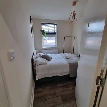 Guest house Double 2 In Levenshulme Shared Bathroom