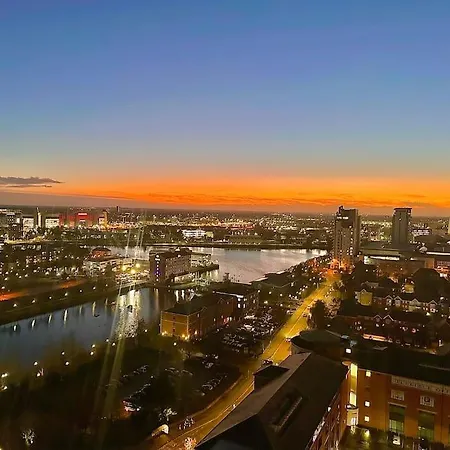 Amazing 1 Bedroom Flat With Balcony Views To The 19th Floor Apartament Manchester