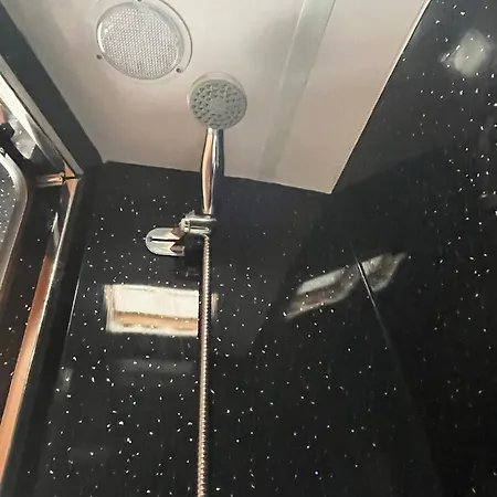 Kamp alanı Waterside Campervan Manchester