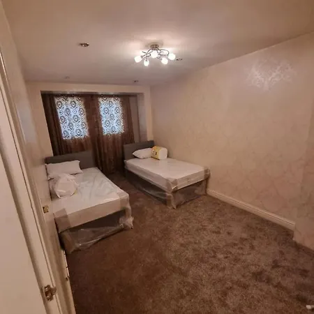 Spacious 3bd House - Victoria Park