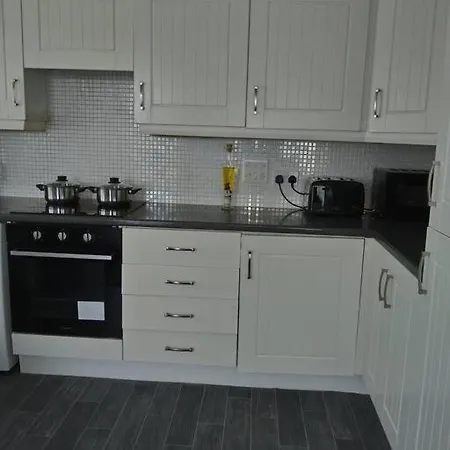 Modern 2 Bed, 2 Bath Near Etihad Stadium And Coop Live