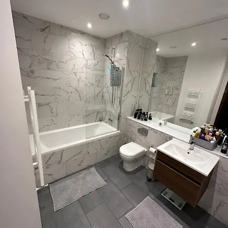 Luxury 1 Bedroom Media City *