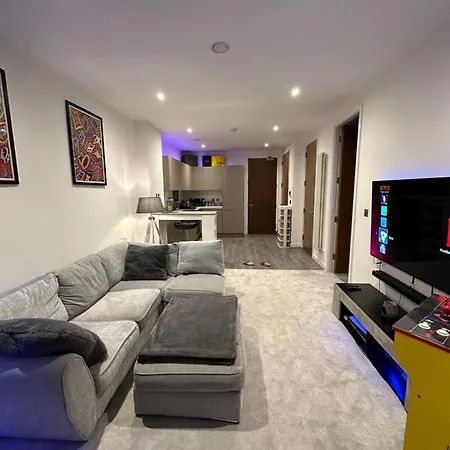 Апартаменты Luxury 1 Bedroom Media City *