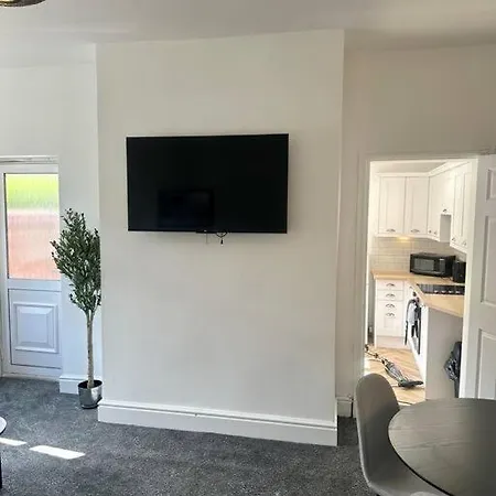 別荘 Large Five Bedroom With Parking, Sleeps 11! マンチェスター