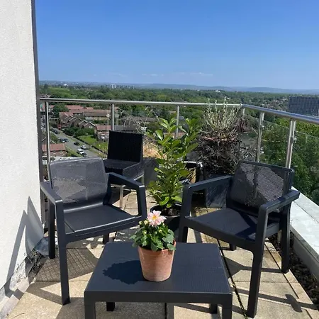 דירה 3 Bedroom Penthouse מנצ'סטר