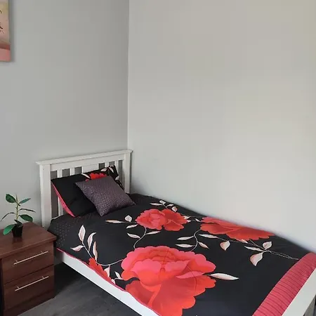 Newly Refurbished 2- Bed Stylish * Manchester