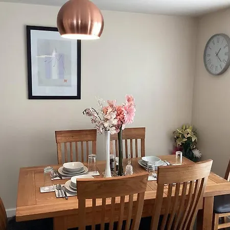 Modern 2 Bed, 2 Bath Near Etihad Stadium And Coop Live 公寓