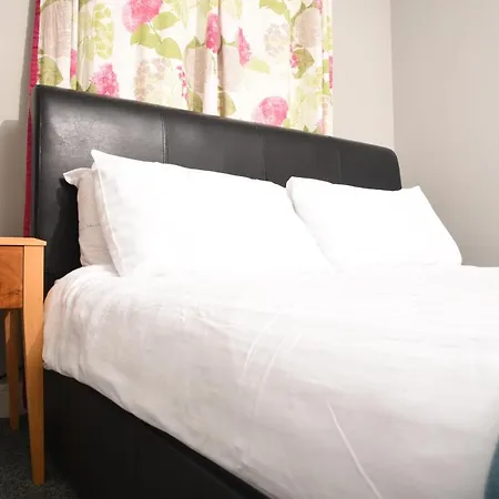 87 Rawsthorne Avenue *