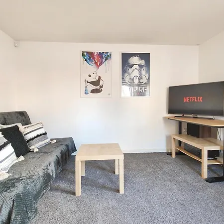 The Metcombe - With Free Parking - 10 Minutes Walk To Coop Live Arena & Etihad Stadium