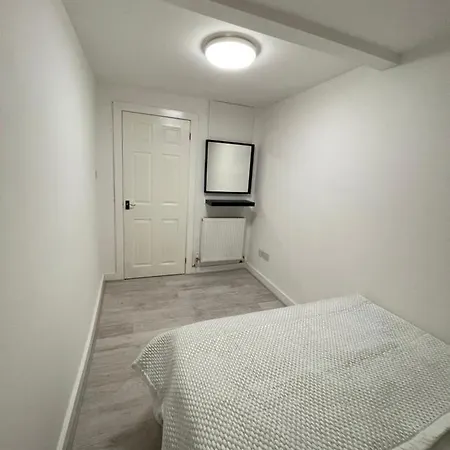 The Crescent, Flat 1 - Stockport, * Manchester