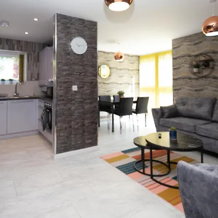 Pass The Keys Stylish 2 Bed Ground Floor Flat In Gated Community アパート *