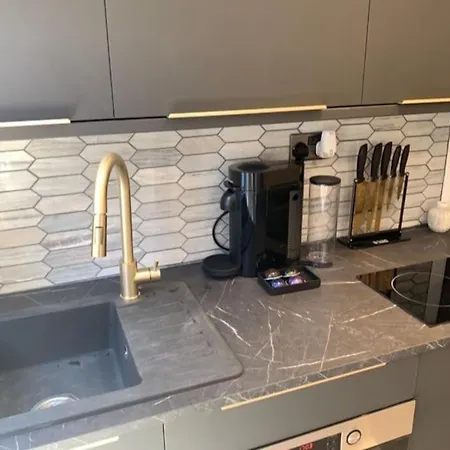 Private Entrance 1 Bed Salford - Perfect Location For Concerts, Rhs Gardens, Centre And Salford Quays Manchester