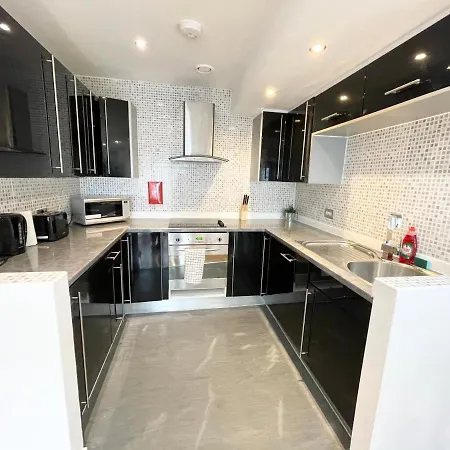 The Works-fresh 2bed In Centre, Opposite Arndale. *