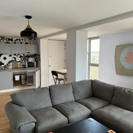 1-bedroom For Rent In Salford Apartmán *