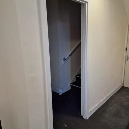 Apartment 2a And 3a Cromwell Grove