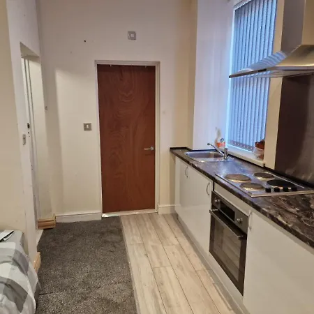 Apartment 2a And 3a Cromwell Grove *