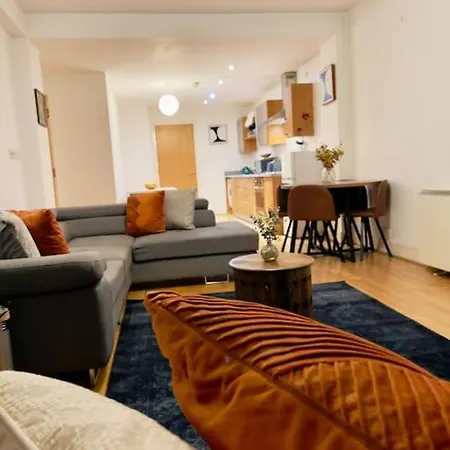 Beautiful Open Plan Living! *