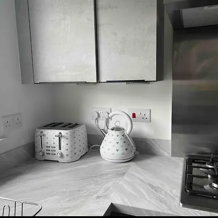 בית אירוח Stylish New Built