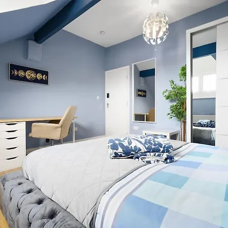 Апартаменты Mega Flat Near Arndale City Centre