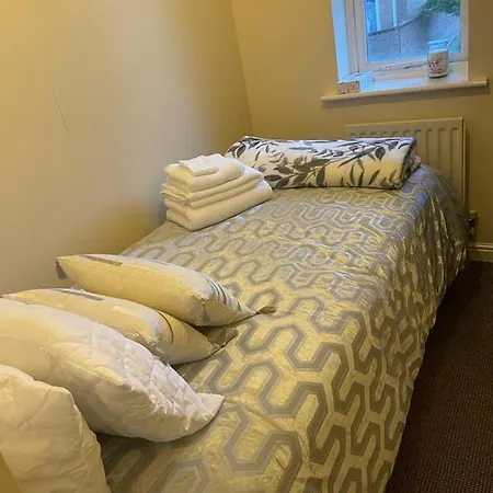 Lovely 3 Bed Short Mánchester