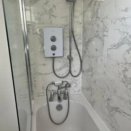 Lovely 3 Bed Short * Mánchester