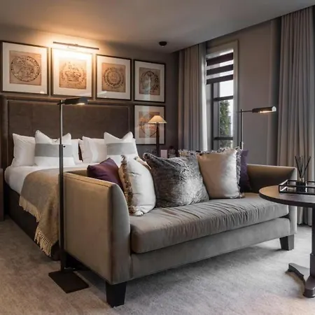 Dakota Hotell 4*