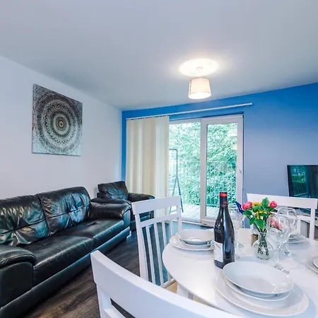 2 Bed With Balcony Private Parking Near Etihad Stadium, Coop Live * マンチェスター